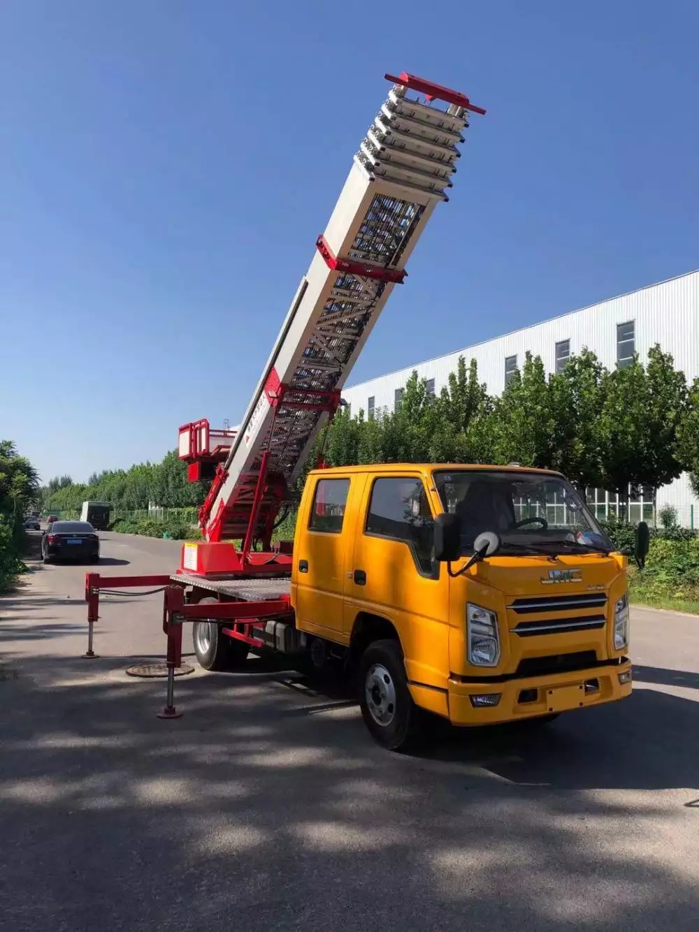 仁怀附近的云梯车出租服务：轻松解决高空作业需求